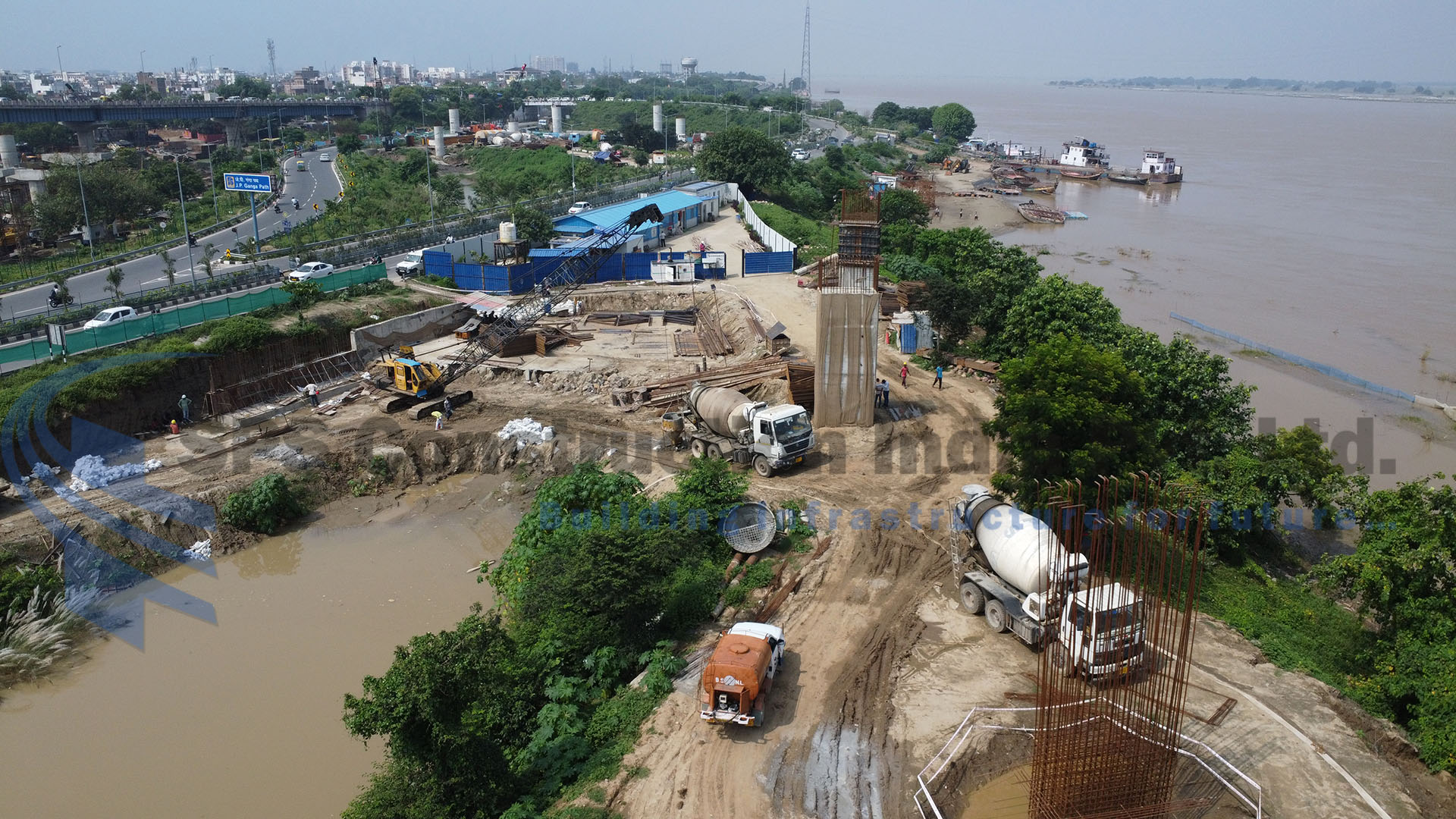 Approach to Digha Ghat rail cum road Bridge near Sonepur